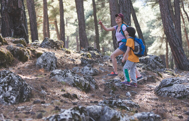 Obraz premium A boy with a backpack travels with his mother
