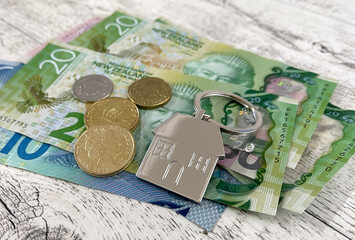 House keyring on New Zealand banknotes