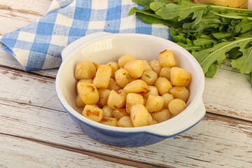 Roasted delicous scallop in the bowl