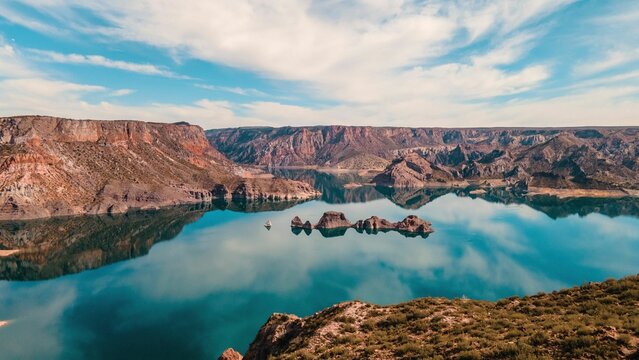 Fototapeta Aerial view of Atuel Canyon with cloudy sky reflection on the water, San Rafael, Mendoza, Argentina