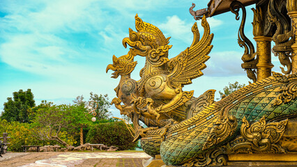 dragon statue
