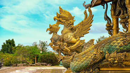 Naklejka premium dragon statue