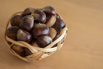 竹籠の中の栗　利平栗