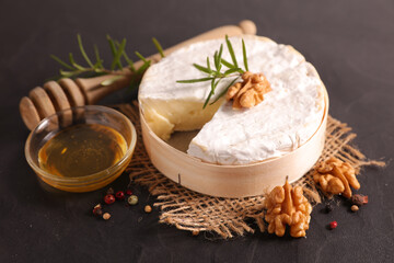 camembert cheese with honey and walnut