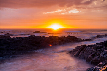 Fototapeta na wymiar golden sunrise over the ocean