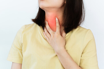 A woman has an itchy or sore throat. Indicates that there is a health problem.