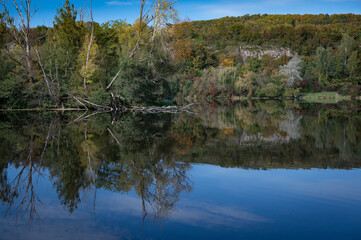 Herbstspiegelung am Donausee
