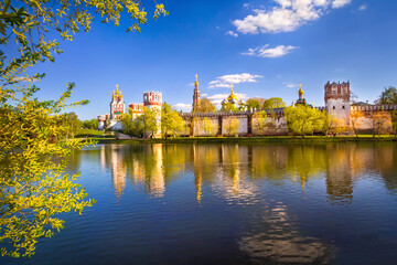 Obraz premium Novodevichy Convent and blue sky, Moscow