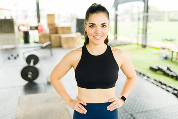 Fototapeta na wymiar Happy sporty woman ready to start working out at the gym