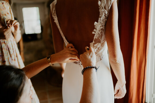 bare backs bride dress with lace wedding dress