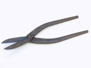 錆びた金切りハサミ