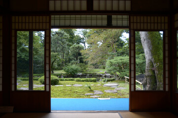 旧三井家下鴨別邸　主屋から庭園を望む　京都市左京区下鴨