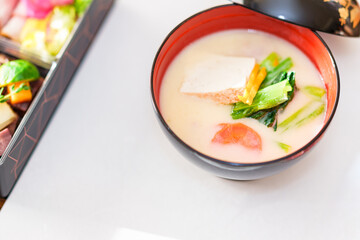 お雑煮 は お正月 の 朝食 の 定番料理 の一つ　【 正月 の イメージ 】