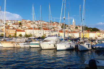 Fototapeta na wymiar Boote im Hafen von Mali Losinj auf der Insel Losinj in Kroatien