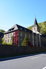 Kloster Maria Engelport an der Hauptstrasse im Hunsrück