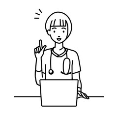 デスクで座ってPCを開いて何かひらめいた看護師の女性