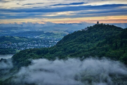 Ausblick vom Geisberg auf den Drachenfels im Siebengebirge