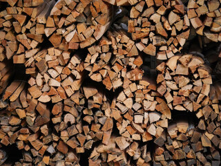 積み上げられた薪