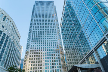 Obraz premium Office buildings, skyscrapers, blue sky, sunny day in the business district of London Canary Wharf, UK.