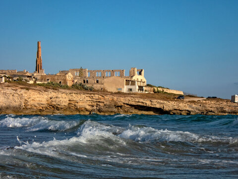 fornace penna, o&rsquo; pisciotto, punta pisciotto, costa di sampieri, affascinante, struttura architettonica, sul mare, vincolo, archeologia industriale, contrada pisciotto, commissario, montalbano, sicili
