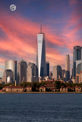 Fototapeta premium NY city skyline/WORLD TRADE CENTER/moon