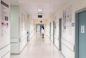Naklejka na ściany i meble Medic walking in hospital hall