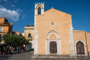 Fototapeta premium Beutiful ancient hurch in Taormina