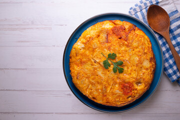 Spanish potato and chorizo ​​omelette. Traditional recipe of the tapa queen in Spain.