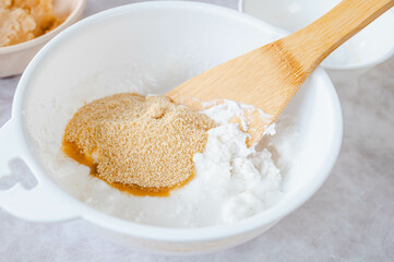 大福作り　粉と砂糖