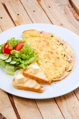 Fototapeta na wymiar omelet with fresh vegetables and toasts