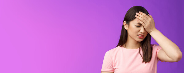 Shoot totally forgot. Upset forgetful asian girl brunette facepalm, punch forehead, close eyes grimacing, remember important task, standing bothered recall information, purple background - obrazy, fototapety, plakaty