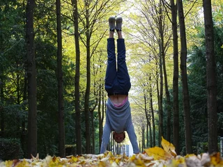 Foto op Plexiglas Handstand à Melk en Autriche en octobre © Quentin