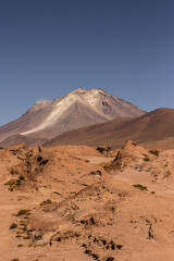 Volcán en desierto de Bolivia