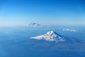 Fototapeta na wymiar View of the Cascade Mountain Peaks from the Sky