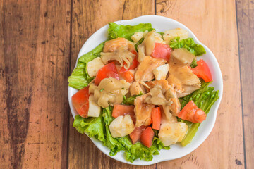 チキンんと野菜のサラダ