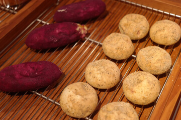 Breads resembling real sweet potatoes and potatoes