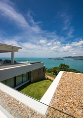Obraz premium Balcony view of beautiful blue sky horizon