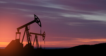 The change in oil prices caused by the war. Oil prices are rising because of the global crisis. Oil drilling derricks at desert oilfield. Crude oil production from the ground. Petroleum production.