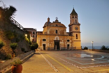 Praiano - Chiesa di San Gennaro dalla piazza all'alba