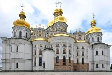 Fototapeta na wymiar Assumption Cathedral of the Kiev Pechersk Lavra 