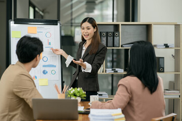 Fototapeta premium Asia business meeting consultations of business people in the company's meeting room. 