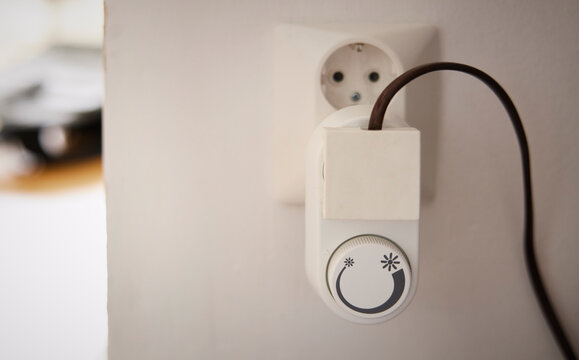 Thermostat Plug In Wall Outlet