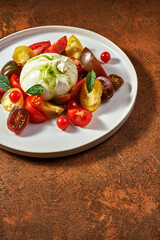 burrata salad with tomatoes