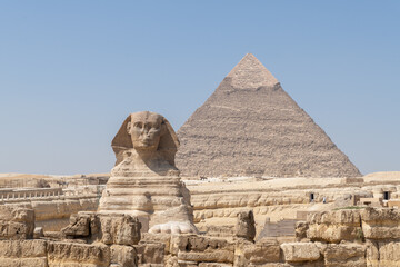 Sphinx vor den Pyramiden in Gizeh, Ansicht von vorne Monumente der Antiken Zeit der Pharaonen.