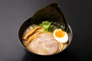 とんこつ醤油ラーメン