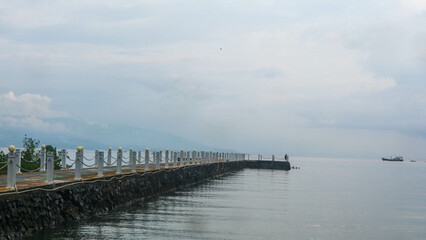 Obraz premium an amazing pier on manado beach