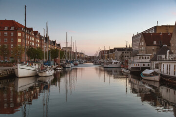 Fototapeta na wymiar Beautiful view of the canal in Copenhagen, Denmark