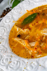 Pikante oyster soup mit hühnerfleisch