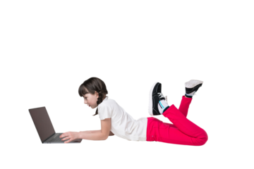 ノートパソコンを使う女の子 背景透過PNG 切り抜き写真