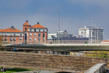 Obraz premium Cidade de Aveiro, vista parcial da região centro, Av. Dr. Lourenço Peixinho, Cais da fonte nova, entorno da ria da cidade, distrito de Aveiro - Portugal